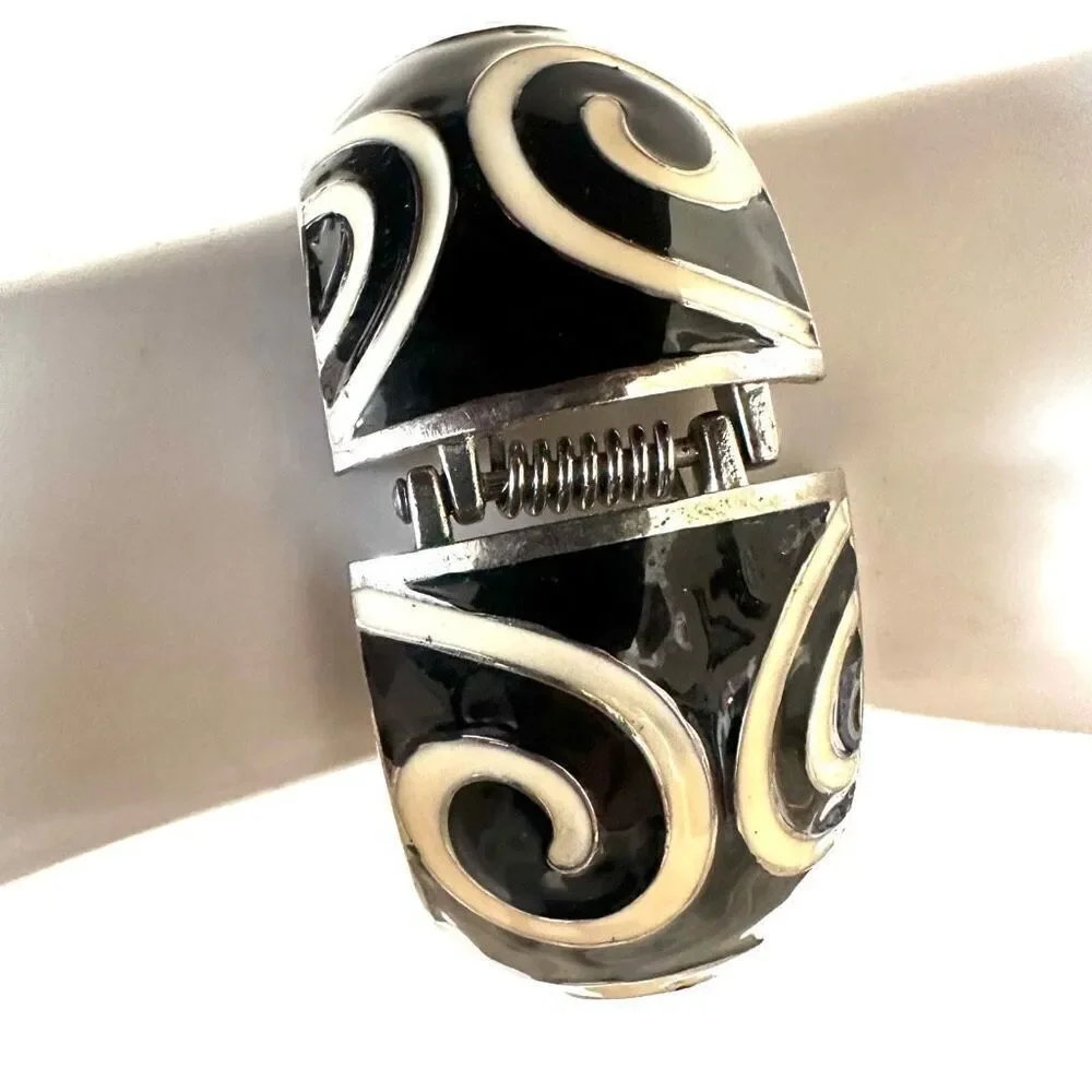 Black and cream enamel hinged bangle bracelet
